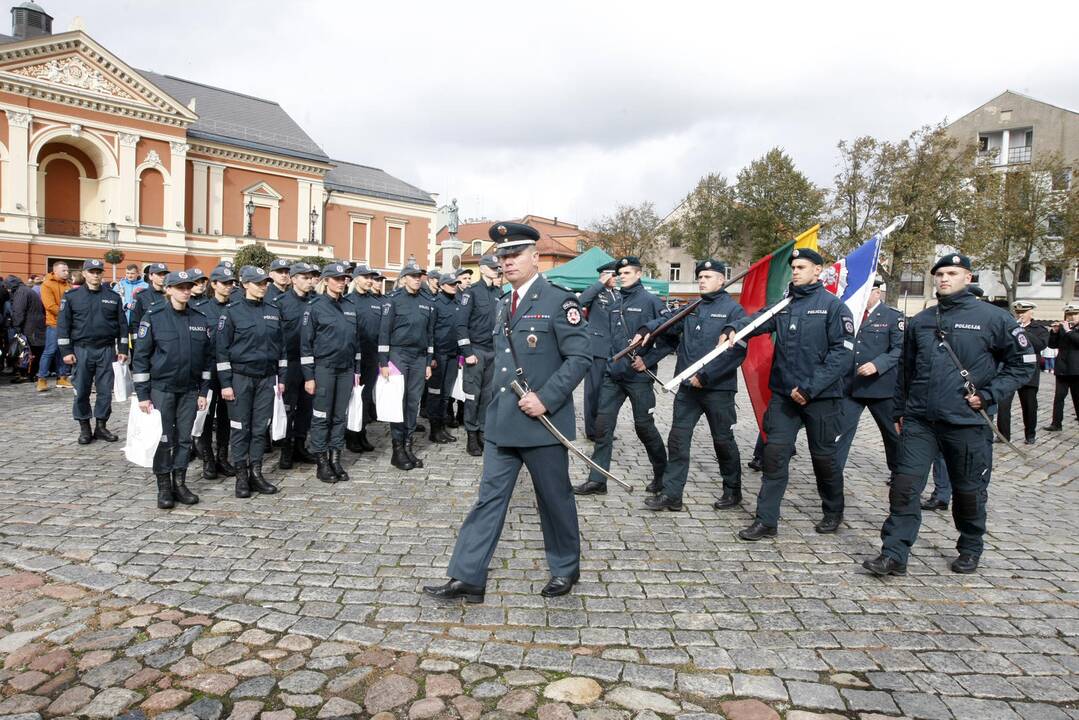 Priesaika: šiemet tarnauti žmonių gerovei prisiekė nemažai merginų.