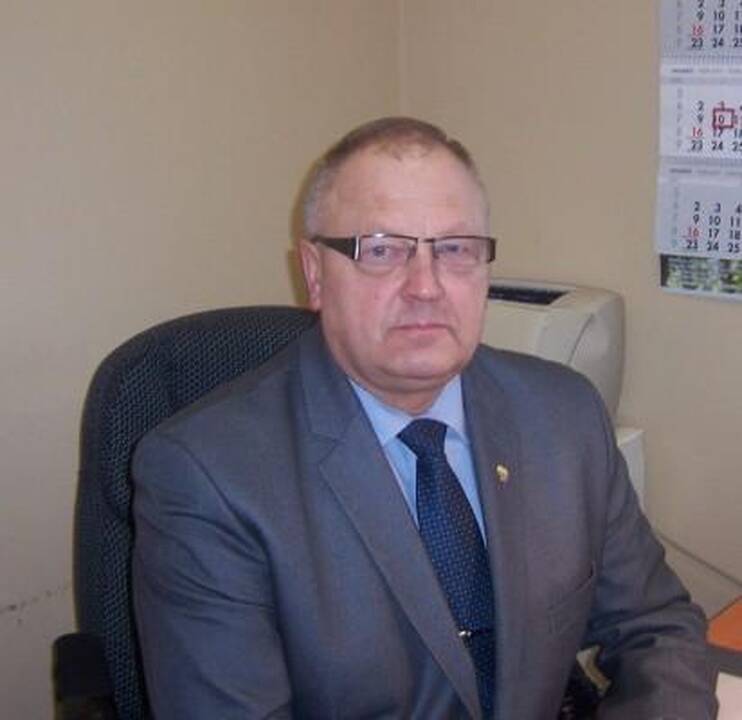Aplinka: prabangius viešbučio tipo apartamentus statantys rangovai, sugėdinti gyventojų, mėgina sėti abejonių, jog visos šios šiukšlės gali būti ir visai ne jų paliktos statybinės atliekos.