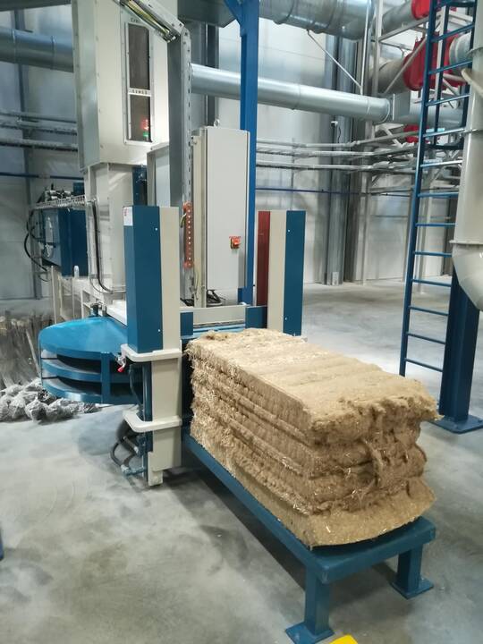 Rezultatas: gamykloje „Natūralus pluoštas“ sumontuota kanapių pluoštą paklausiais ir ekologiškais produktais paverčianti įranga.