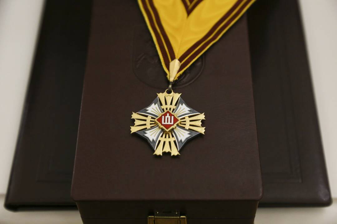 Prezidentūroje įteikti Lietuvos valstybės apdovanojimai
