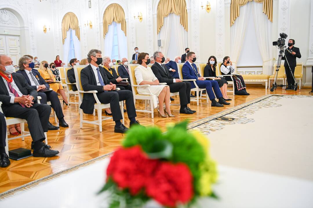 Prezidentūroje įteikti Lietuvos valstybės apdovanojimai