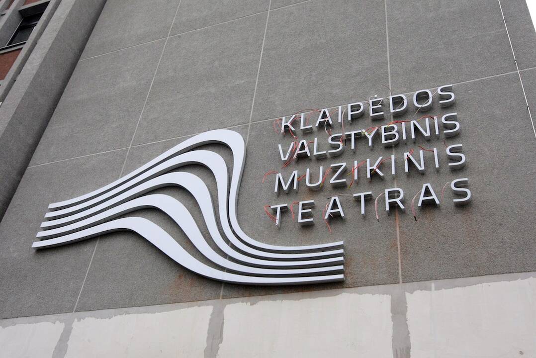 Rezultatas: Klaipėdos muzikinio teatro pastatas jau pasipuošė nauju logotipu ir užrašu.