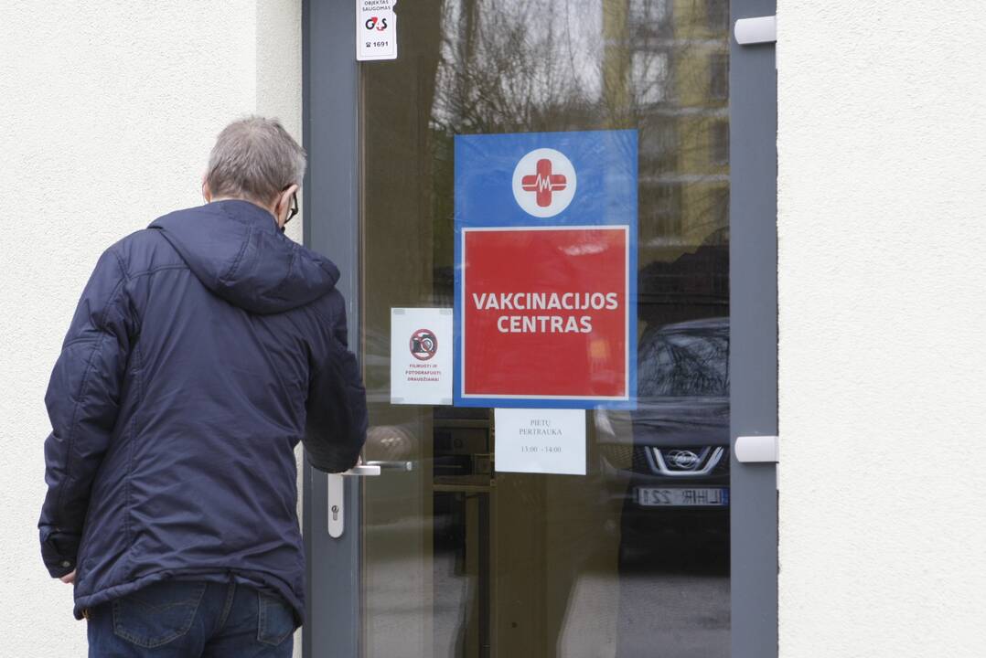 Ruošiasi: įrengus masinės vakcinacijos centrą, mažesnių ketinama atsisakyti.