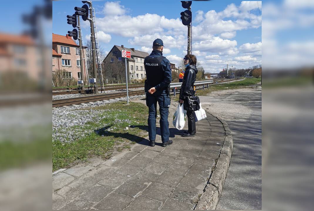 Klaipėdos pareigūnai pastebi, kad pėstieji prie geležinkelių vis dar nesisaugo