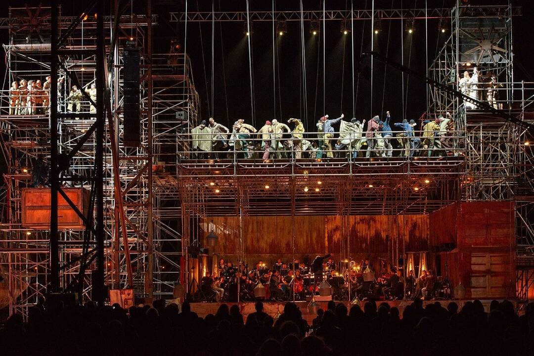 Scenos iš Klaipėdos muzikinio teatro pastatytos R.Wagnerio operos „Skrajojantis olandas“.