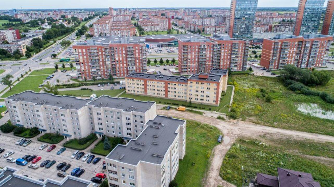 Klausimai: nors teigiama, kad savivaldybės būstai parduodami rinkos kaina, kai kuriems politikams nustatomos sumos kelia įtarimų.
