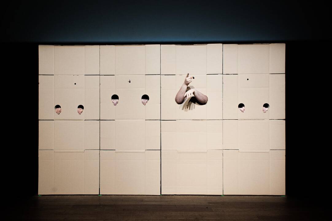 Scena iš lenkų „Nowy Teatr“ spektaklio „Vienas gestas“ (rež. W.Ziemilski)