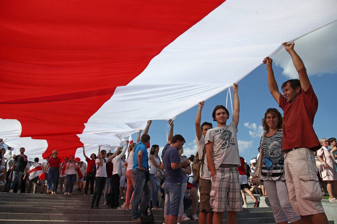 Protesto mitingas Minske pritraukė šimtus tūkstančių žmonių