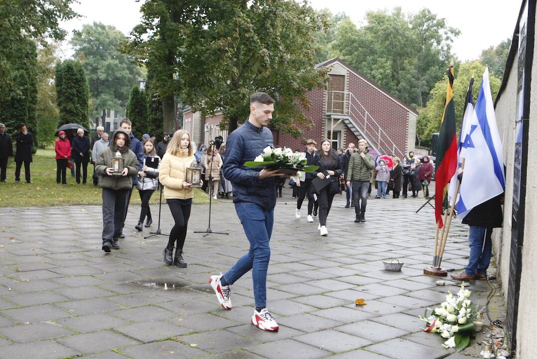 Atmintis: Klaipėdos žydų bendruomenės kieme paminėta 80-oji žydų žudynių Lietuvoje pradžios sukaktis.