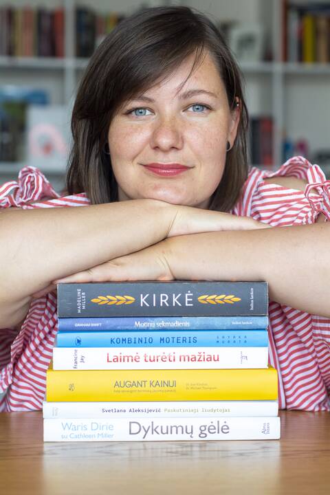 Vertina: tinklaraštį "Knygos pjūvis" rašanti L.Butvidienė užsitarnavo sekėjų dėmesį dėl išsamių knygų apžvalgų. 
