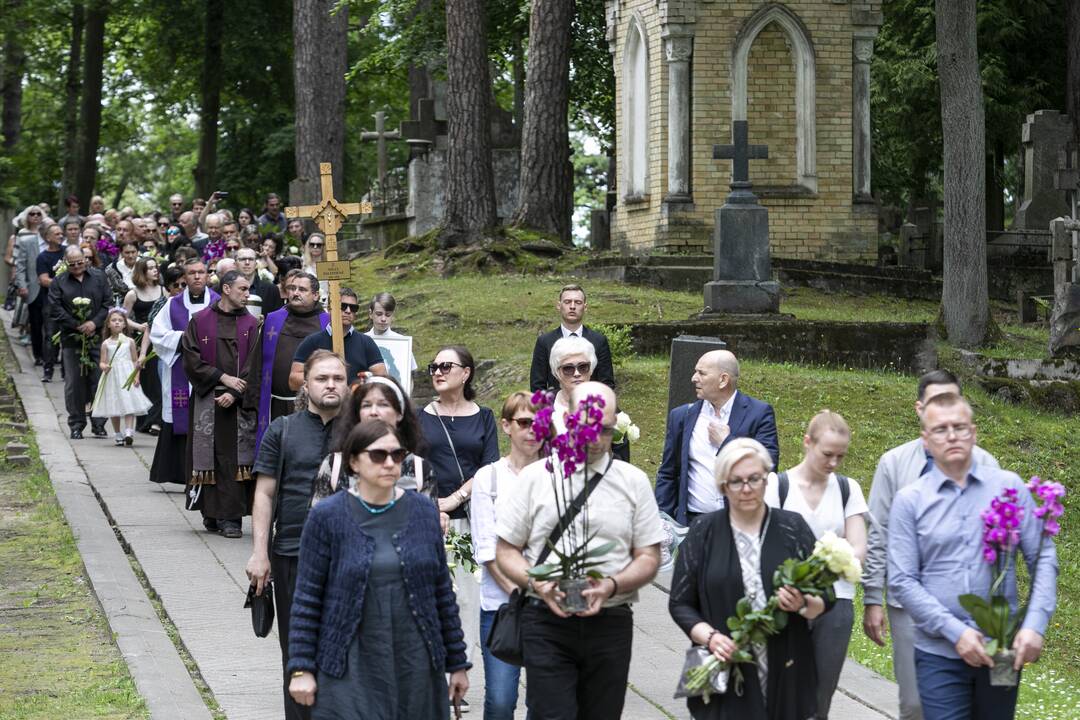 Į paskutinę kelionę išlydėta estrados legenda N. Paltinienė