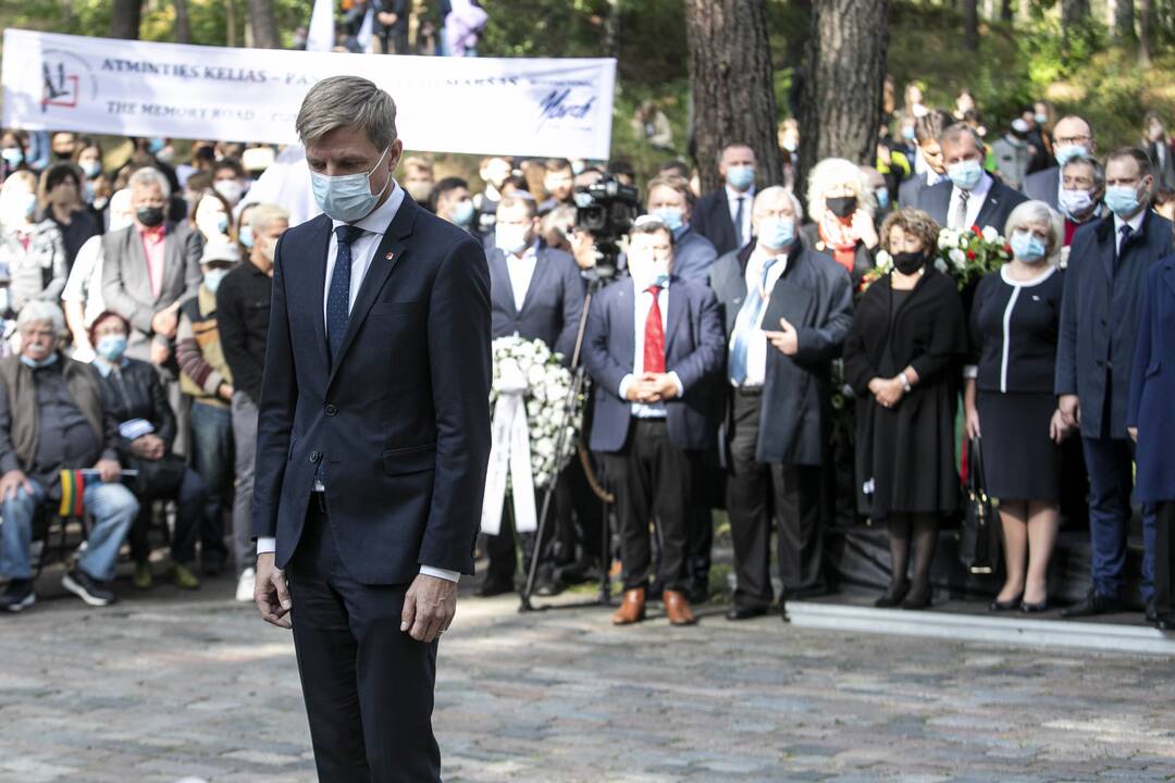 Genocido aukų pagerbimas Panerių memoriale