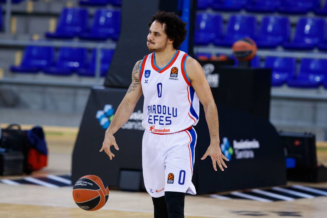 Prieš dvikovą su „Žalgiriu“ – pirmoji „Anadolu Efes“ nesėkmė Turkijoje ir S. Larkino trauma