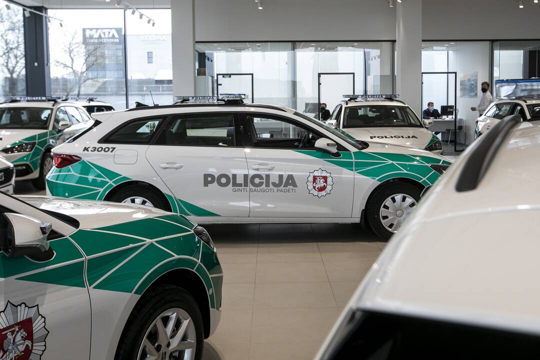 Naujų policijos automobilių pristatymas