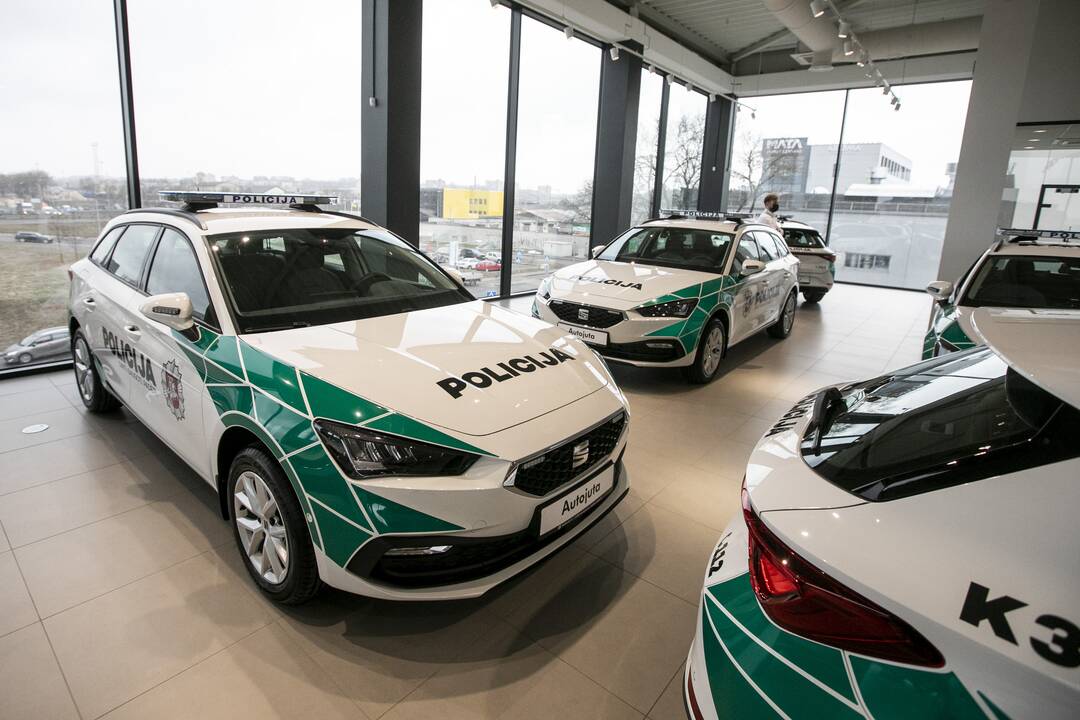 Naujų policijos automobilių pristatymas