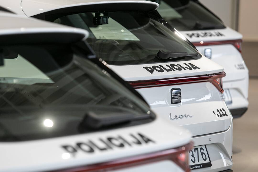 Naujų policijos automobilių pristatymas
