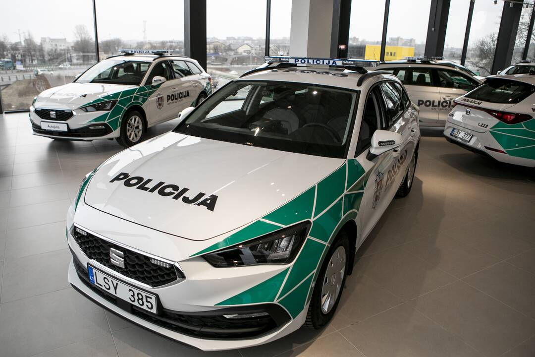 Naujų policijos automobilių pristatymas