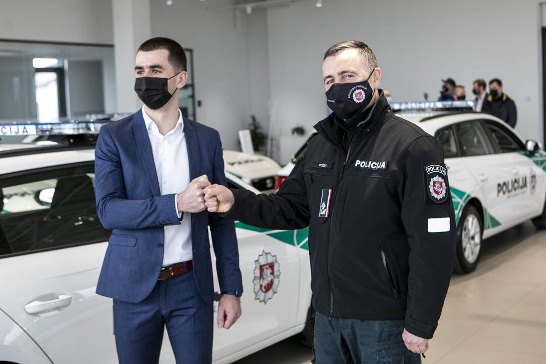 Naujų policijos automobilių pristatymas