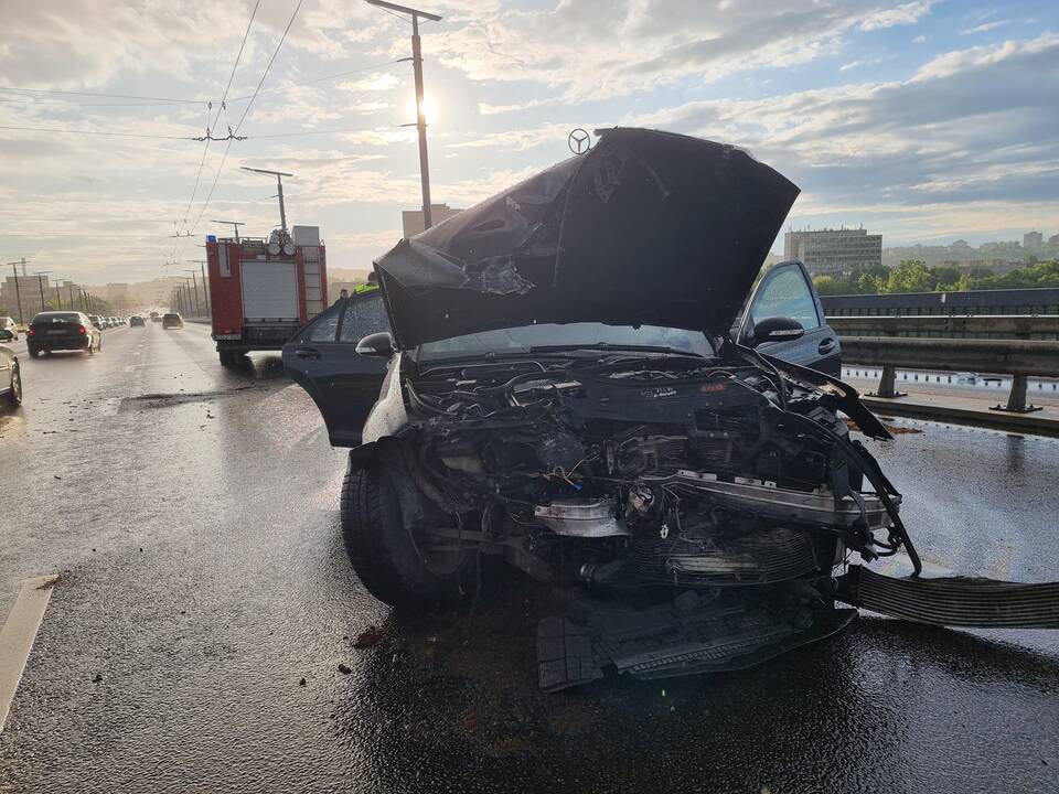 Dviejų automobilių avarija ant Varnių tilto