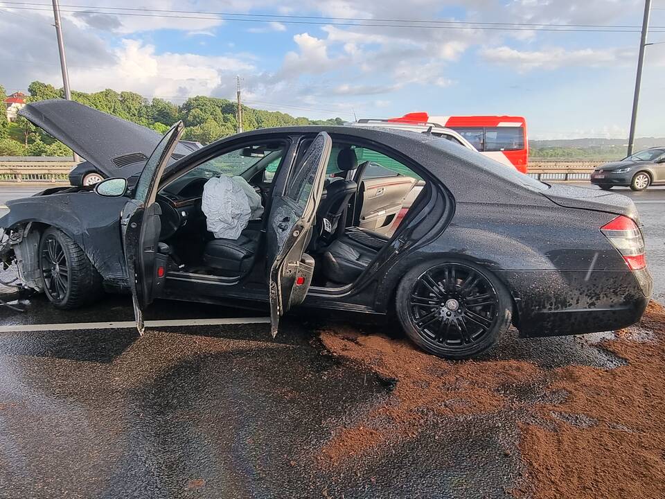 Dviejų automobilių avarija ant Varnių tilto