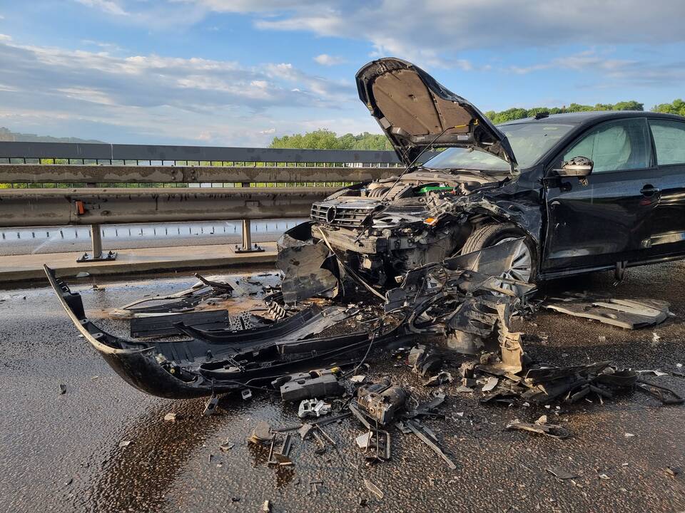 Dviejų automobilių avarija ant Varnių tilto
