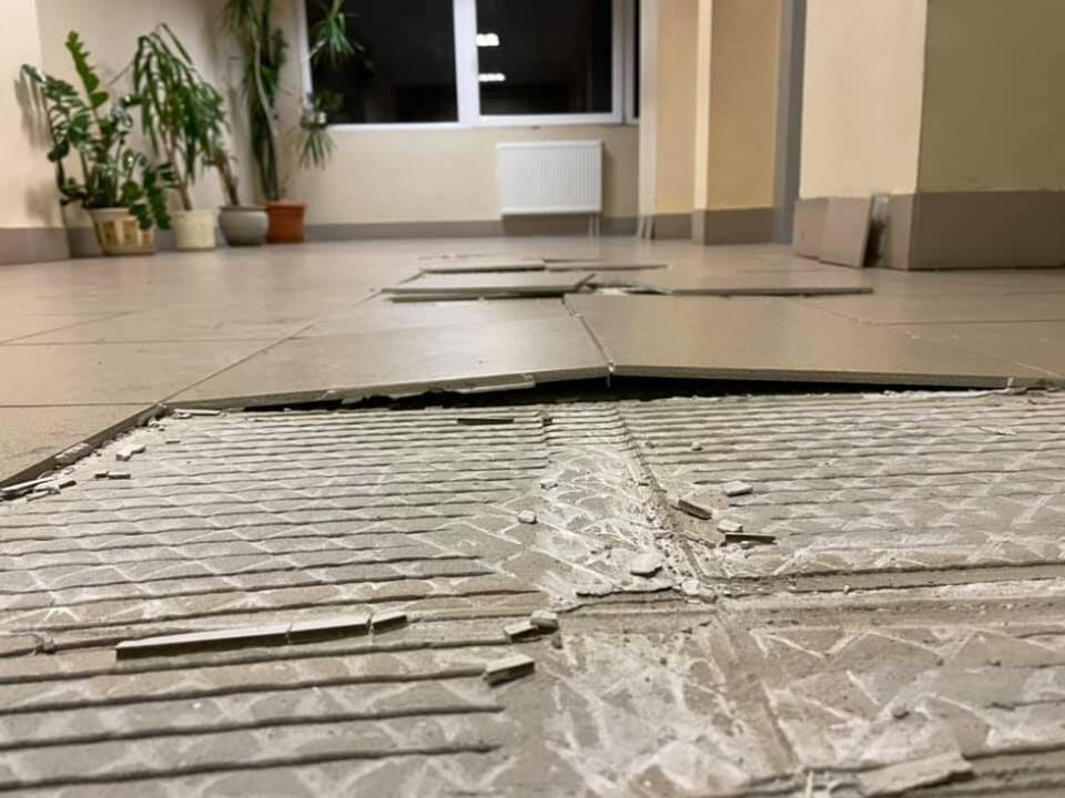 Sostinėje įtrūkus daugiabučio sienai, iš pastato evakuoti gyventojai