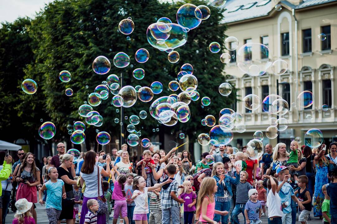 Užtaisas: „Burbuliatorius“ suvienija miestiečius, suteikia teigiamų emocijų.