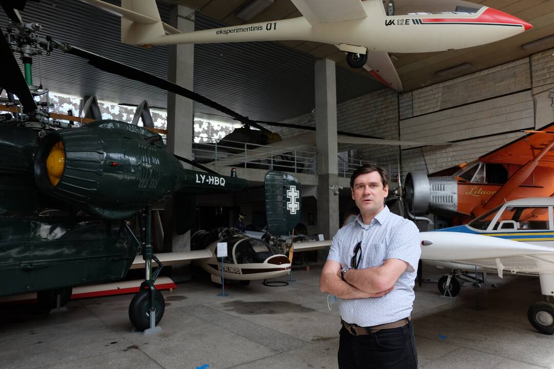 Tęstinumas: „Man avia­ci­jos te­ma bend­rą­ja pra­sme nie­ka­da ne­bu­vo sve­ti­ma – nei fo­tog­ra­fi­jo­je, nei gy­ve­ni­me“, – sa­ko M. Ka­va­liaus­kas.