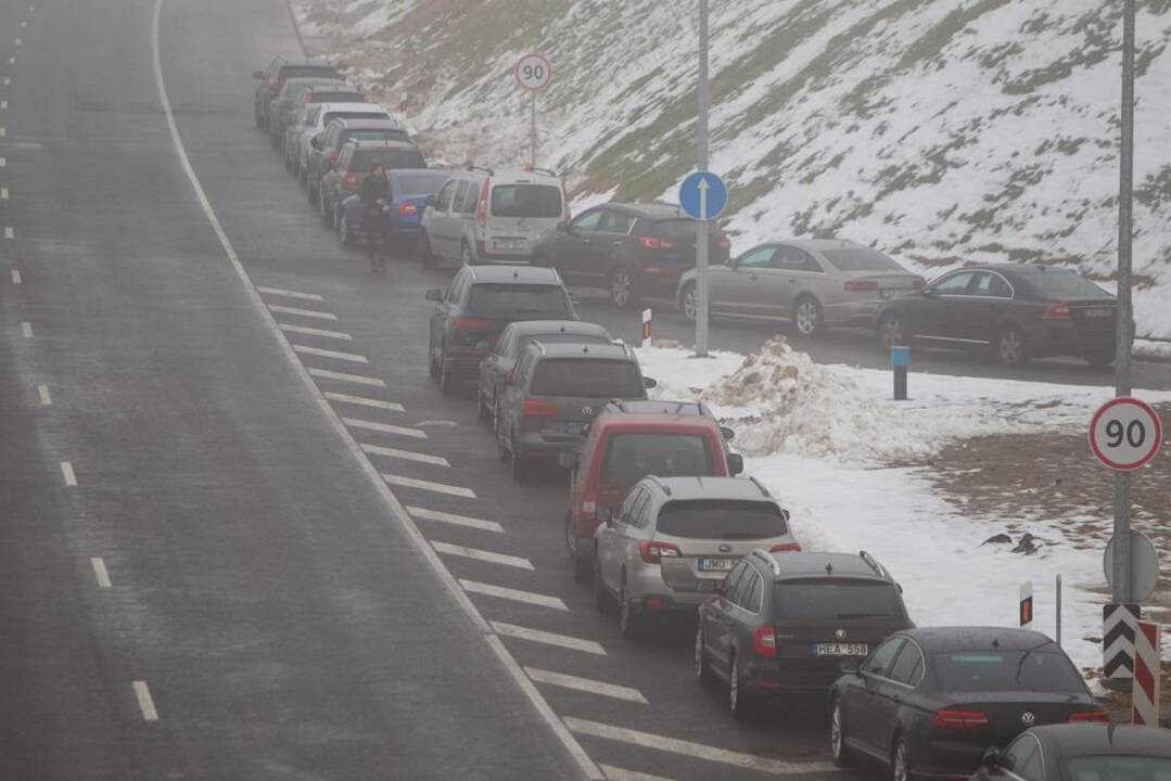 Eismo sąlygas kai kur sunkina snygis, naktį laukiama plikledžio