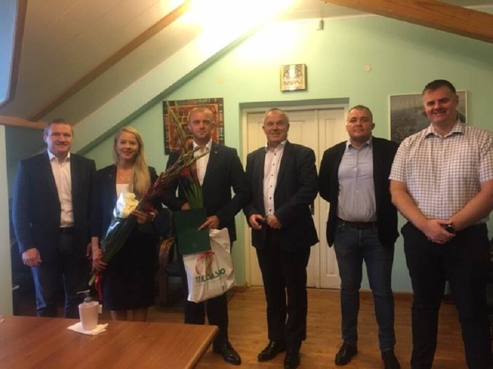 KLASCO gretas pildo diplomuoti darbuotojai
