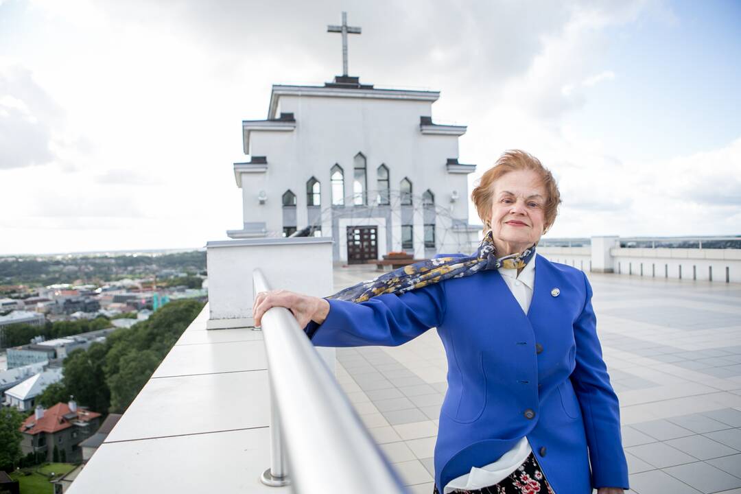 Nuo pirmosios choro įkūrimo dienos, nepaisant religiją diskriminuojančios politikos, N. Jautakienė puoselėjo sakralinės muzikos meną.