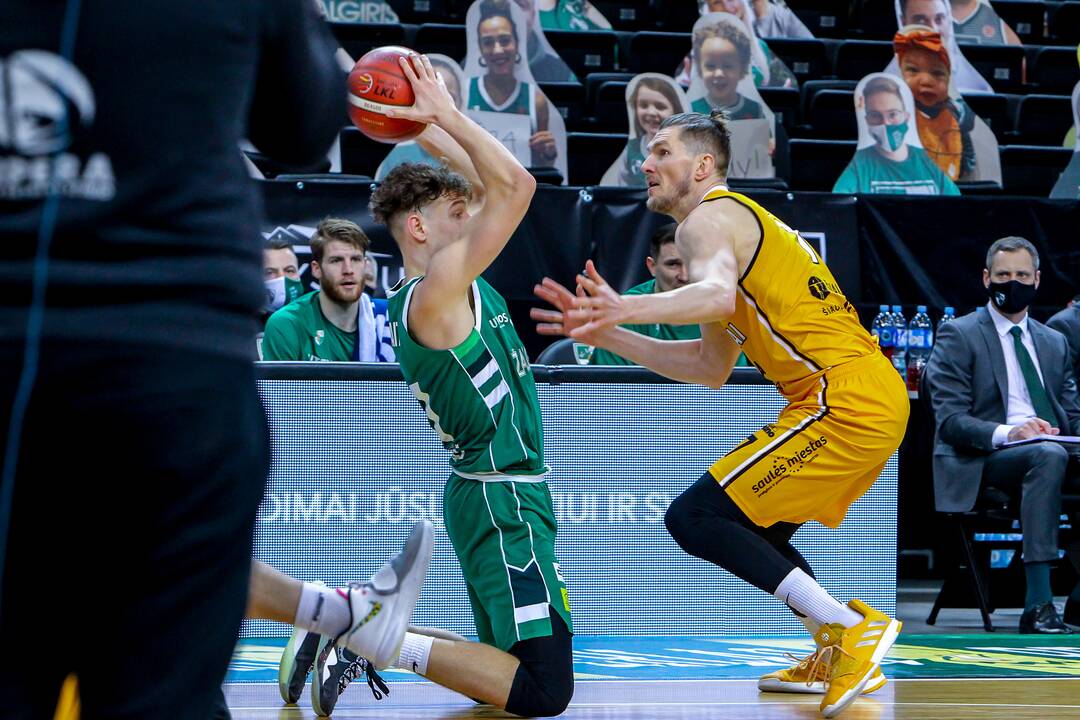 Pastangos: žalgirietis R.Jokubaitis net tokiu būdu kovėsi su šiauliečiais.