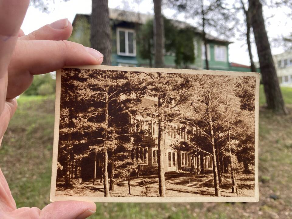 Vaizdas: įsigijęs seną atviruką su Zarasų kraštu, R.Keršys stengiasi identifikuoti jame užfiksuotas vietas, jas nufotografuoja.