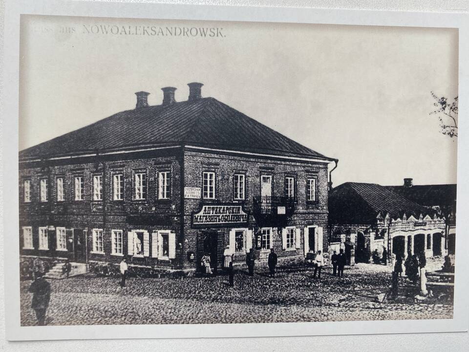 Vaizdas: įsigijęs seną atviruką su Zarasų kraštu, R.Keršys stengiasi identifikuoti jame užfiksuotas vietas, jas nufotografuoja.