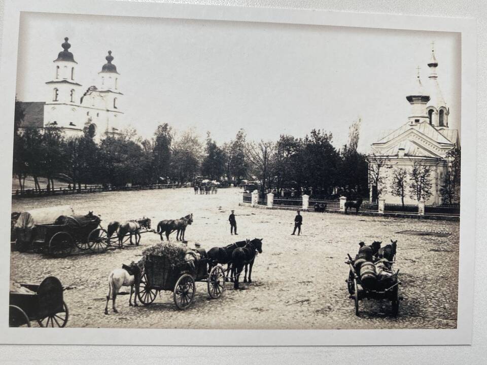 Vaizdas: įsigijęs seną atviruką su Zarasų kraštu, R.Keršys stengiasi identifikuoti jame užfiksuotas vietas, jas nufotografuoja.