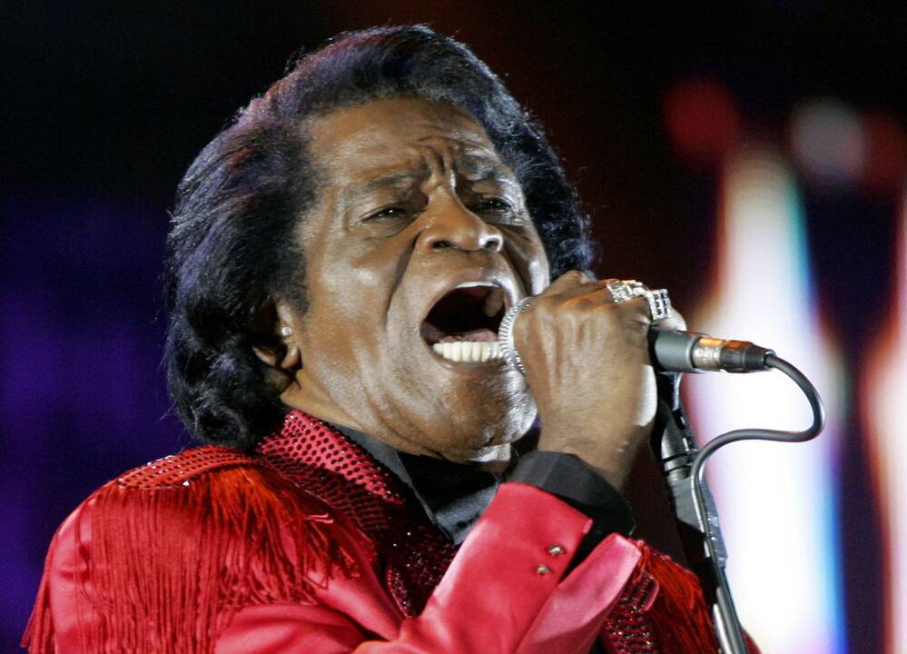 2006 — sulaukęs 73 metų amžiaus, Atlantoje nuo ūmaus širdies nepakankamumo mirė garsus dainininkas bei soulo krikštatėvis James Brown (Džeimsas Braunas).