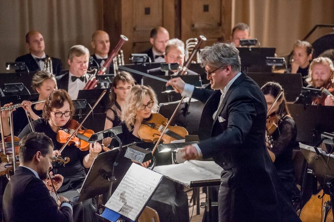 Dirigento T. Ambrozaičio vadovaujamas Klaipėdos muzikinio teatro orkestras