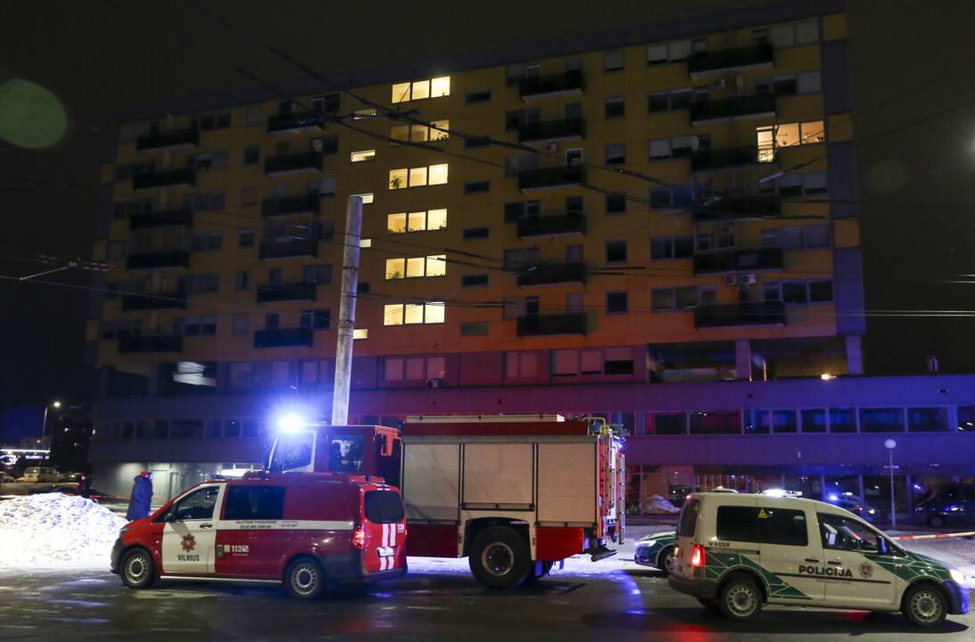 Sostinėje įtrūkus daugiabučio sienai, iš pastato evakuoti gyventojai