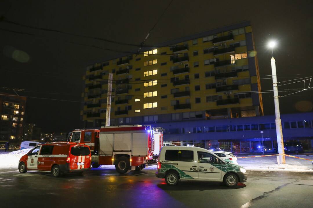 Sostinėje įtrūkus daugiabučio sienai, iš pastato evakuoti gyventojai