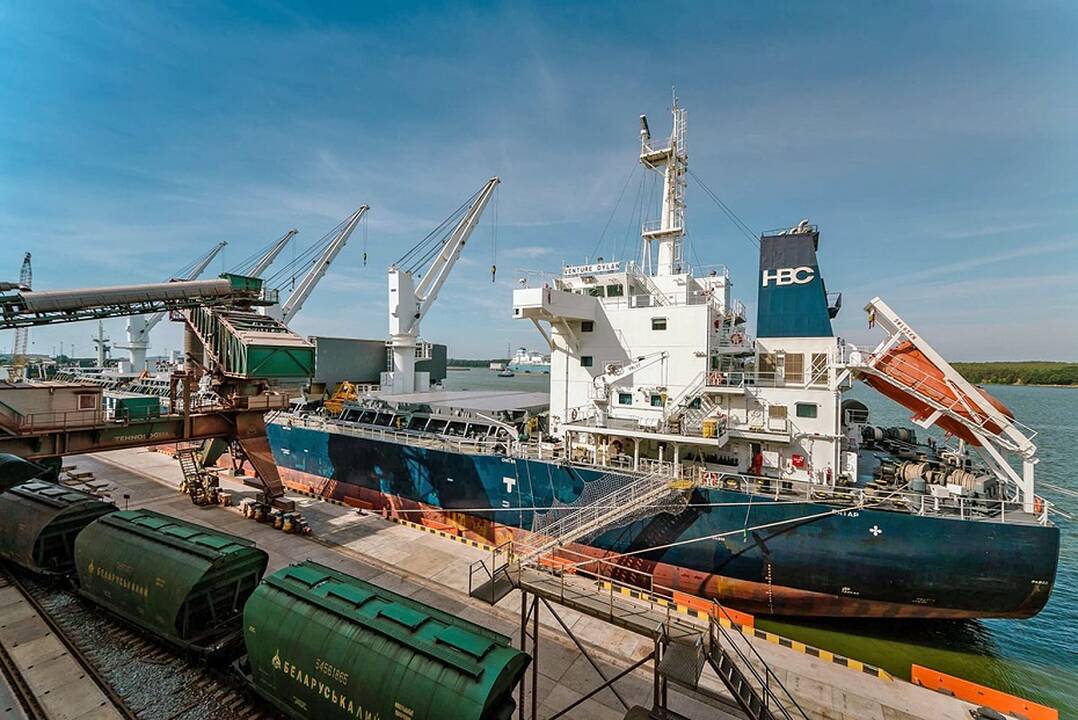 Realybė: į baltarusiškų trąšų krovos krantinių infrastruktūrą valstybės valdoma Uosto direkcija per paskutiniuosius penkerius metus investavo didžiules lėšas.