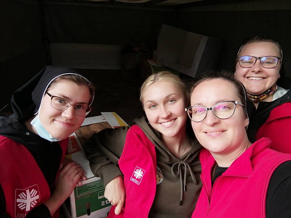 Šviesa: vaikai ištroškę naujų žinių ir nekantriai laukia, kada į stovyklą atvažiuos mokytojai.