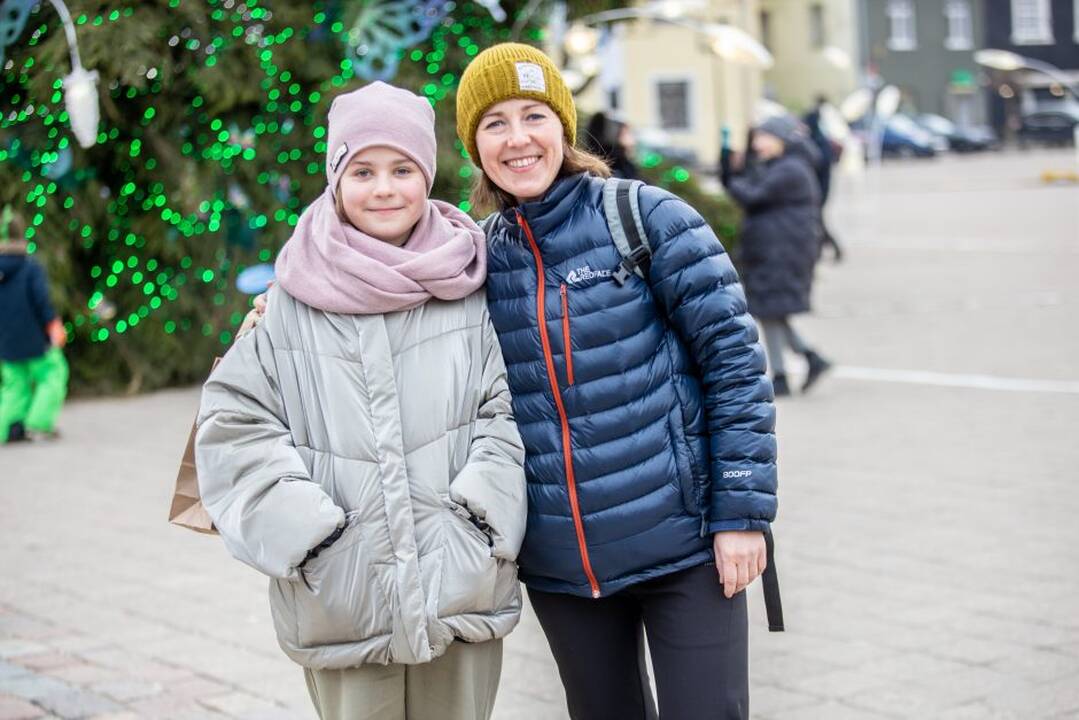 Eglė su dukra Daina, į Kauną, kuriame kadaise gyveno, pasisvečiuoti atvykusi iš Druskininkų, sakė jaučianti, kad jau pradedame susigyventi su koronavirusu.