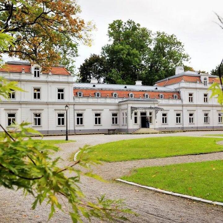 Zyplių dvaras kviečia į poezijos ir muzikos garsų spektaklį 