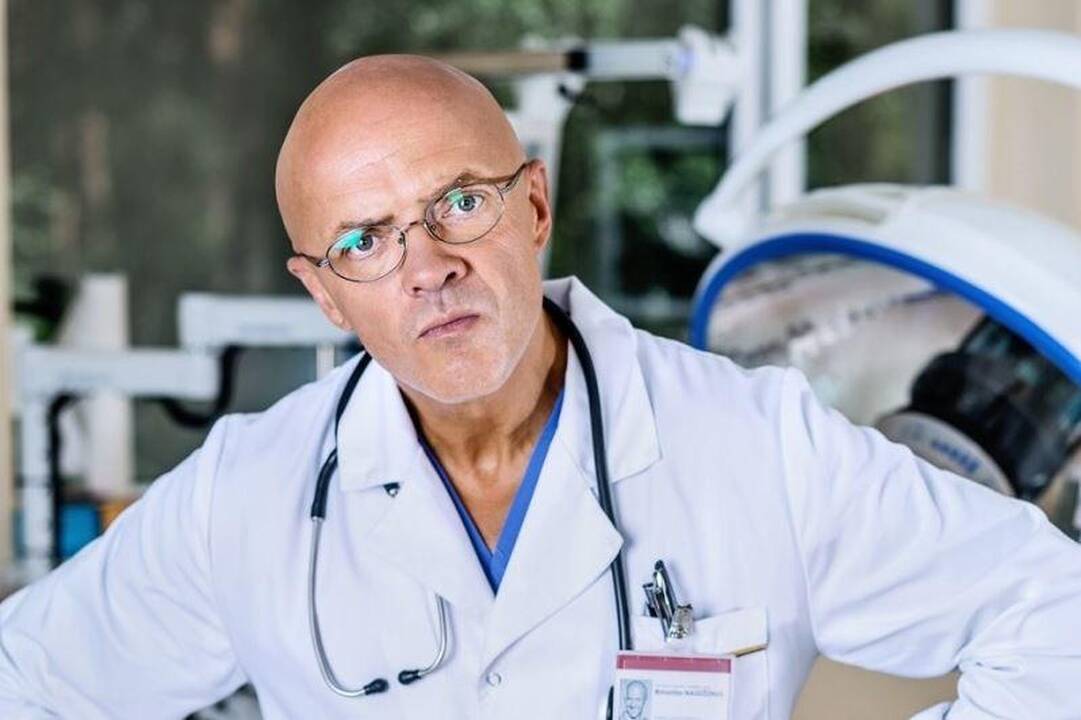 Sūnaus sulaukęs R. Rudokas seriale pluša už du: ir režisuoja, ir vaidina