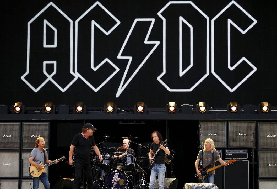 Grupė AC/DC pradėjo teisinę kovą su piratinės muzikos pardavėjais