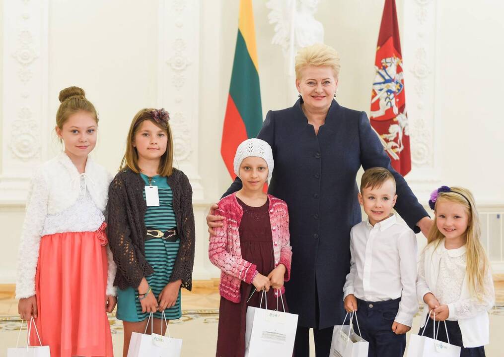 Nuotraukoje su Prezidente Gretė, Eliza, Ieva, Kipras ir Kotryna (Iš kairės)