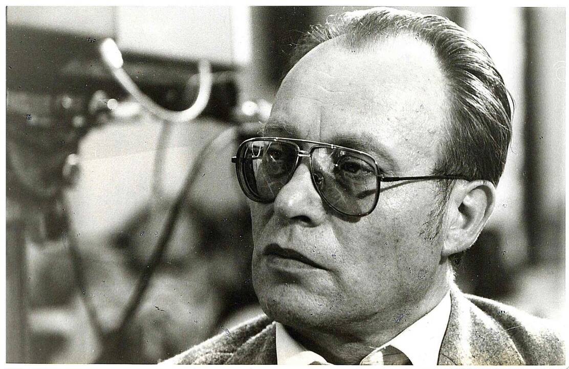 Mirė lietuvių literatūros tyrinėtojas J. Girdzijauskas