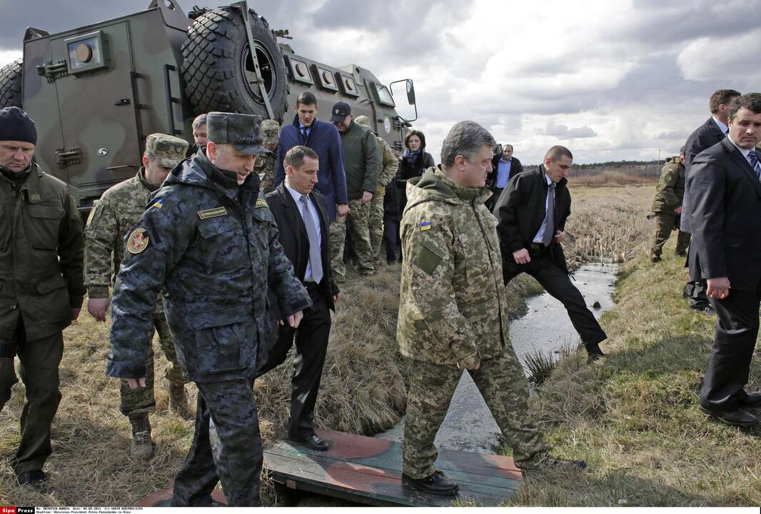 Ukrainoje, kur karas tęsiasi jau metus, žuvo šeši kariai