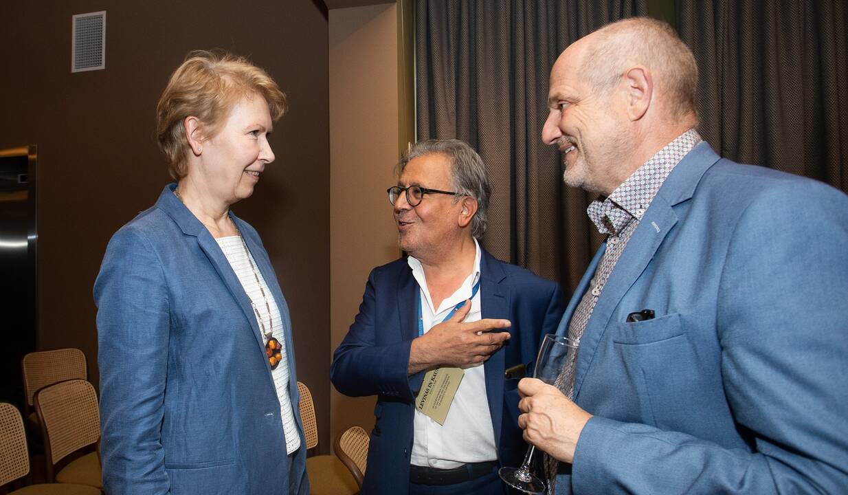 Tema: šio renginių ciklo nepraleido ir kultūros ministras Simonas Kairys (dešinėje) bei LSMU rektorius prof. Rimantas Benetis (kairėje).