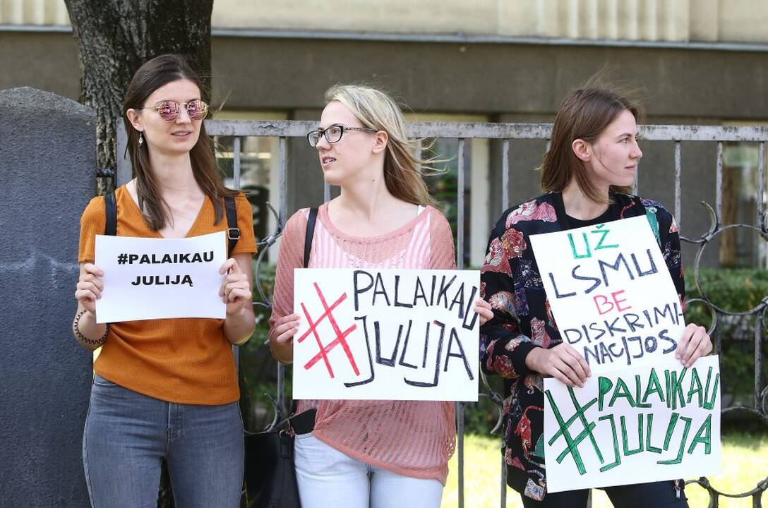 Dėmesys: į dienos šviesą moterų diskriminaciją ir priekabiavimą LSMU rezidentūroje iškėlusi J.Kozlova sulaukė ir visuomenės palaikymo.
